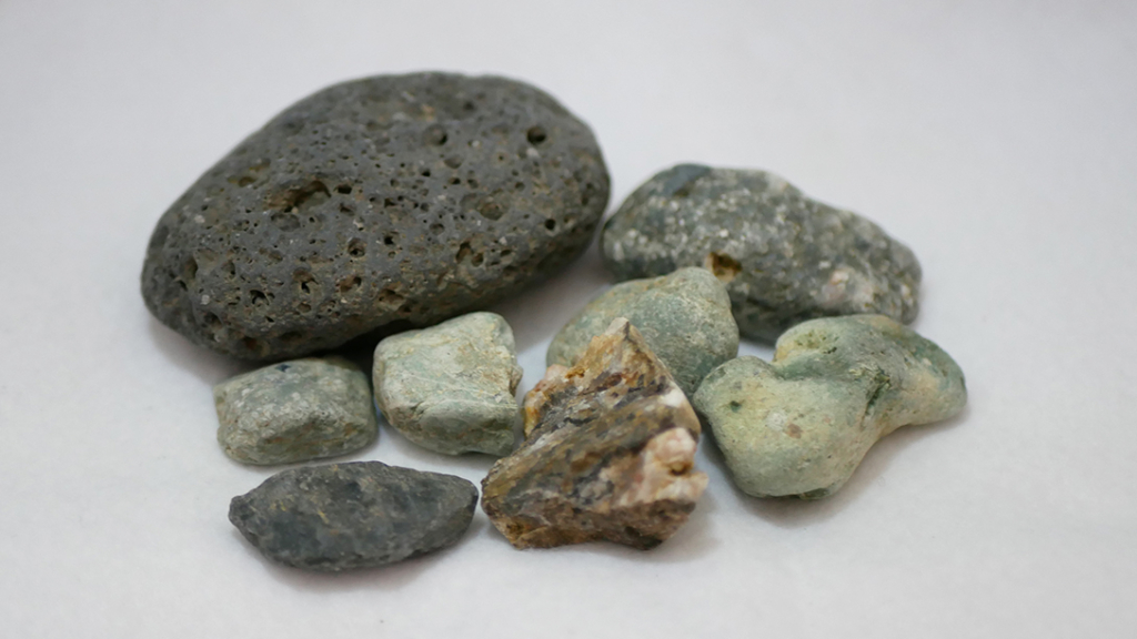 相模川で拾った石たち