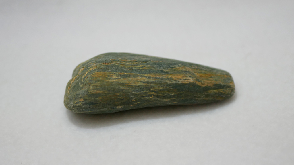 緑の石　結晶片岩系